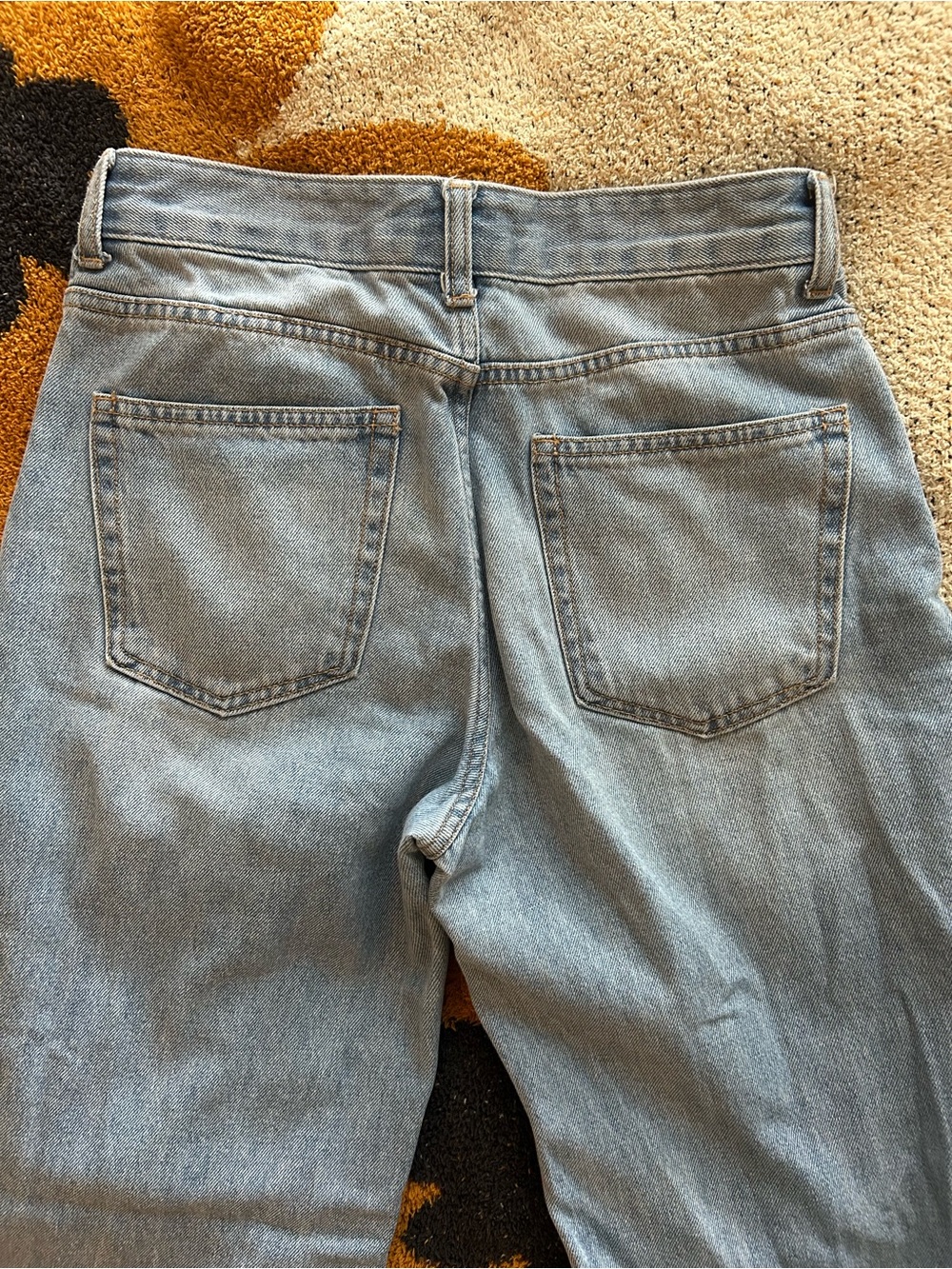 Distressed Jeans - Picture 4 of 5